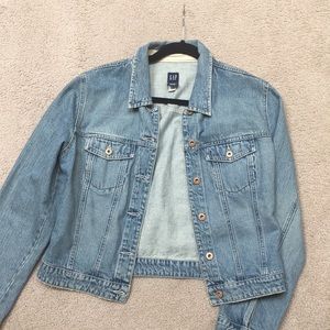 Gap Jean Jacket! Beautiful condition— like new!